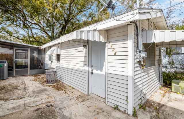 8108 - 8108 1/2 N Alaska St photos photos