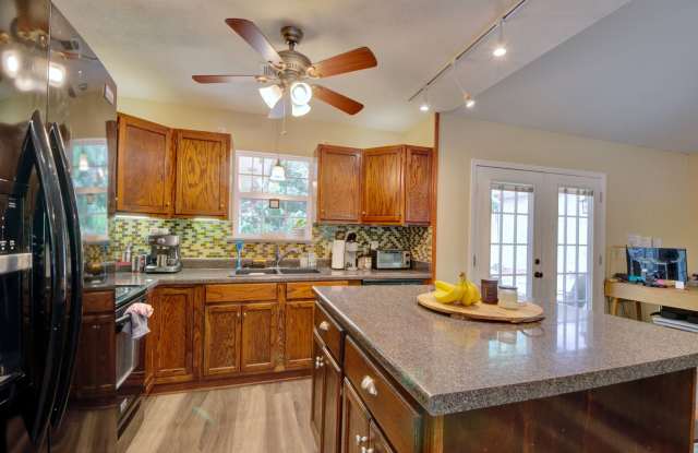 Heart of Auburn! 2 Bedroom Townhouse For Rent Gallery 4