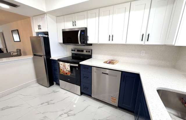 2/2 STUNNING SEASONAL RENTAL IN SUNNY N. FT. MYERS, FL Gallery 3