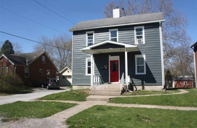 317 North Lucas Street - 317 North Lucas Street, Iowa City, IA 52245