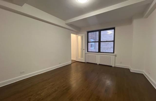 20 Fifth Avenue Gallery 1