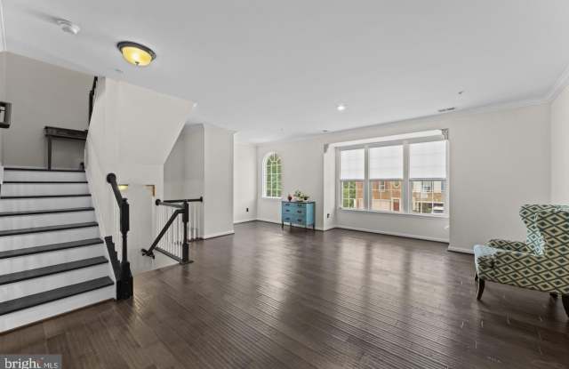 1305 DICKINSON Court Gallery 3