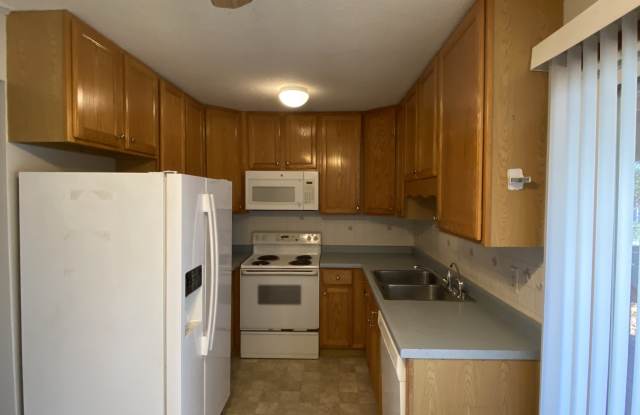 1425 Meadowmoor Dr NE photos photos