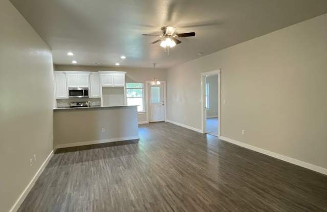 Cozy 3 bed, 2 bath close to Choctaw Casino Gallery 3