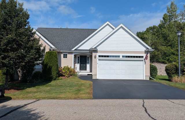 Beautiful 2 Bed / 2 Bath Condo with 2-Car Garage Gallery 1