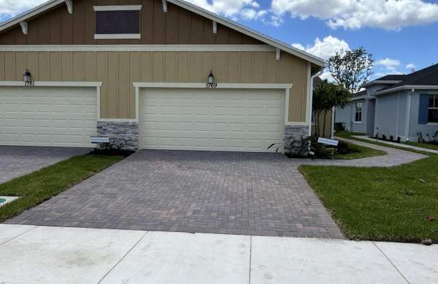 1769 SE Crosswood Way photos photos