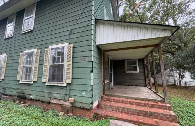 2 Bedrooms- 1 Bathroom- Apartment in Lindale! - 216 Avenue C, Lindale, GA 30147