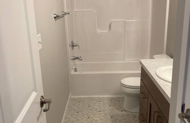 4 Bed 3 Bath Twin Home Gallery 1