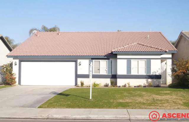 Spacious 4 Bedroom / 2 Bath Home – Fully Equipped Kitchen | Bakersfield, CA 93312 photos photos