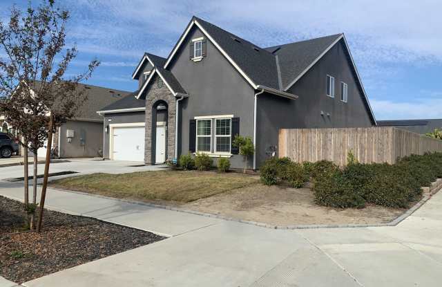2236 W Heather Ln - 2236 West Heather Lane, Hanford, CA 93230