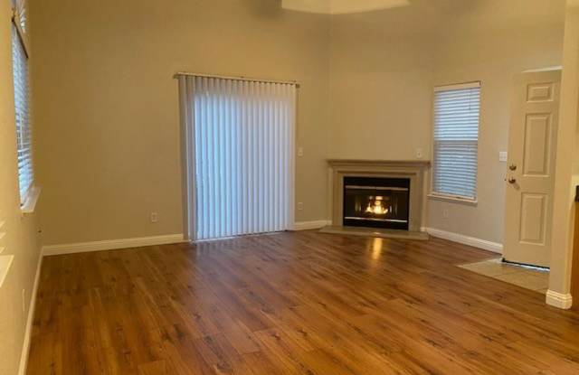 AVAILABLE NOW! Roseville 2 bed/2.5 bath, 2 Story Townhome! photos photos