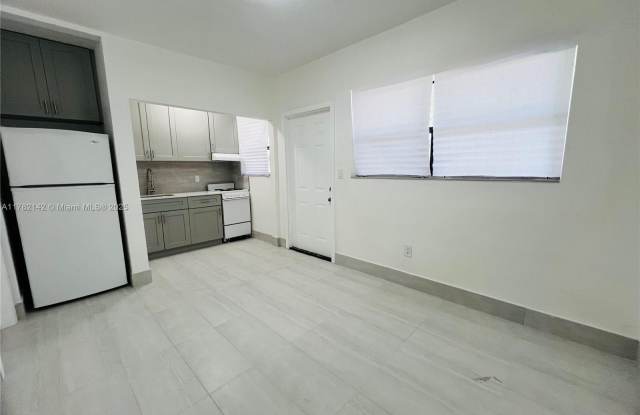 13390 NE 6th Ave photos photos