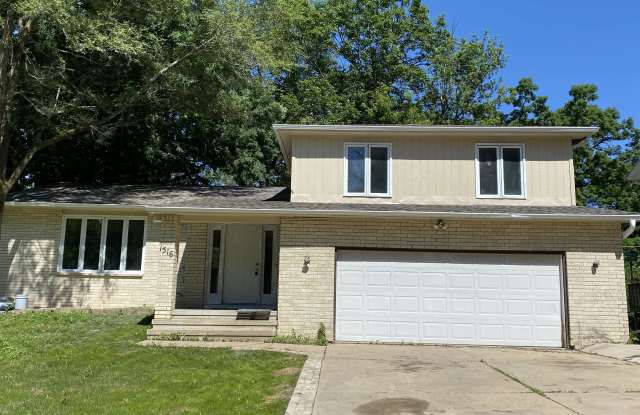 1516 Sierra Drive Northeast - 1516 Sierra Drive Northeast, Cedar Rapids, IA 52402