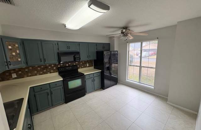 Updated Niceville Rental with Vaulted Ceilings & Private Back Patio! Gallery 3