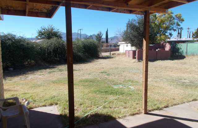 3 Bedroom 2 bath, fenced backyard Gallery 1