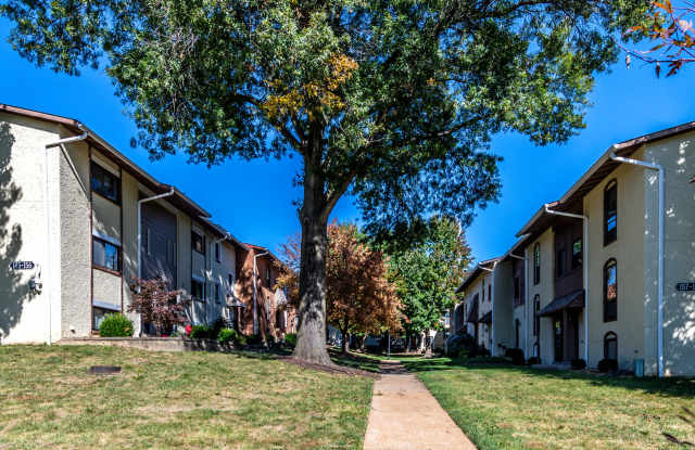 148 Carmel Woods Dr - 148 Carmel Woods Drive, Ellisville, MO 63021