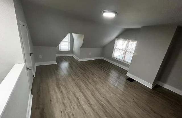 1616 Ferry Street Gallery 2