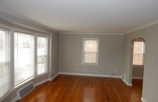324 E 197th St. Gallery 4