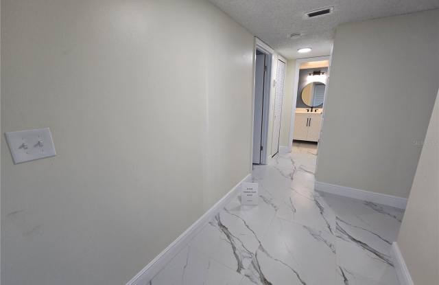 410 S NETHERWOOD Crescent Gallery 2