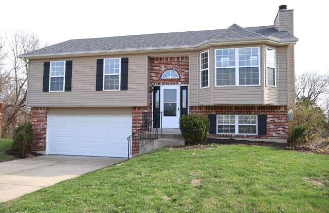 Beautiful 3 Bed 2.5 Bath w/2 Car Oversized Garage - 662 Ballantrae Drive, Wentzville, MO 63385