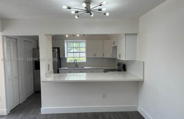 11880 SW 19th Ter Gallery 4