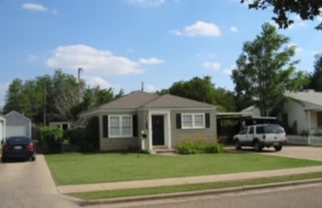 2411 30th St photos photos