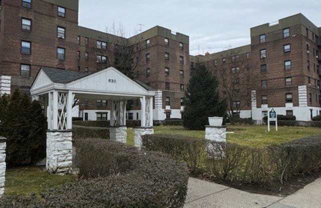 625 Gramatan Ave - 625 Gramatan Avenue, Mount Vernon, NY 10552