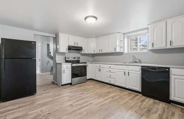 Modern 2 bedroom home in Carnegie available now! photos photos