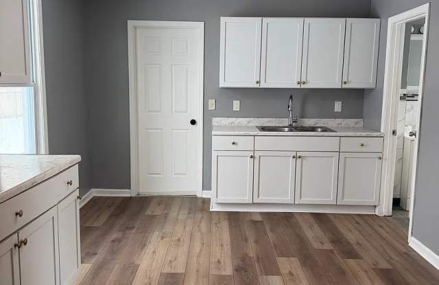 1307 Calumet Avenue - 1 Gallery 2
