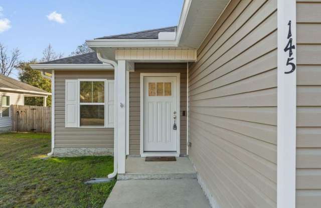 3/2 In Crestview on .36 Lot! AVAILABLE NOW!! photos photos