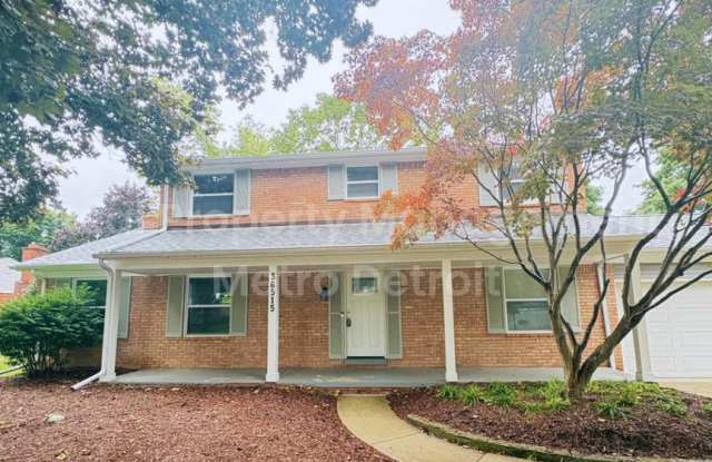 Spacious 4-Bedroom Home in Farmington, Michigan Gallery 3