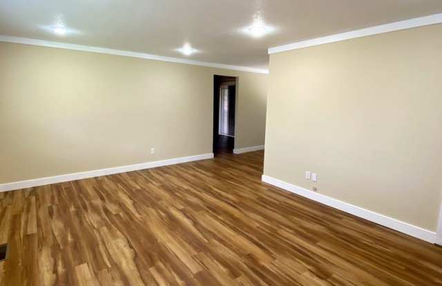 1045 SE Fir Grove Loop Gallery 3