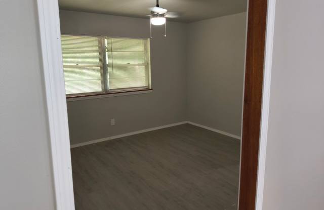 2617 Southwest Crater Creek Road Gallery 2