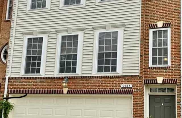 9135 SILVERSHADOW COURT - 9135 Silvershadow Court, Laurel Hill, VA 22079