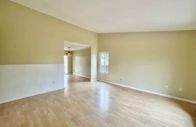 6487 Hauser St Gallery 3