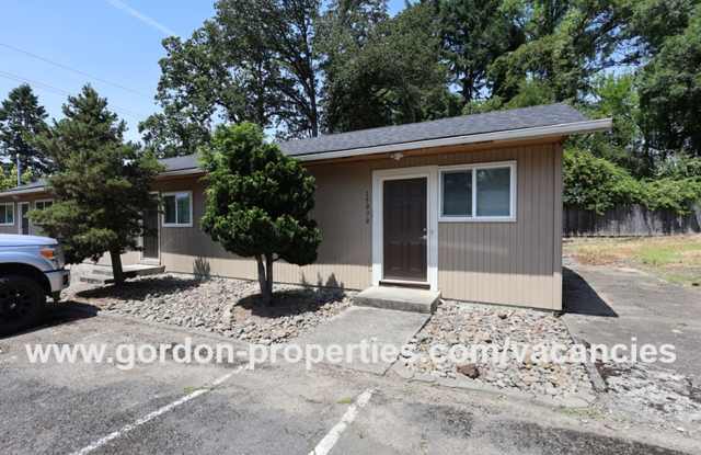 SE Arista Dr - Single level 1 bedroom apartment with den/office in the heart of Oak Grove photos photos