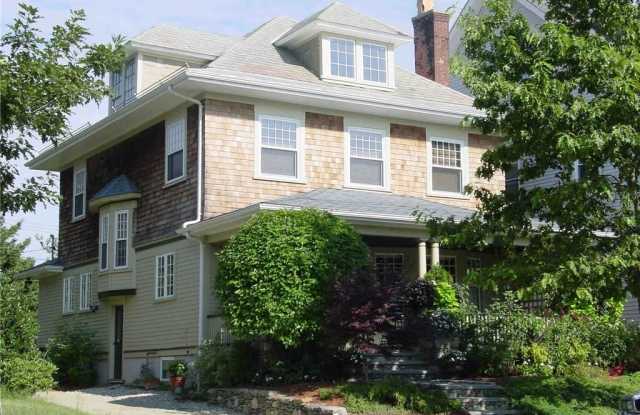 456 Broadway - 456 Broadway, Newport, RI 02840