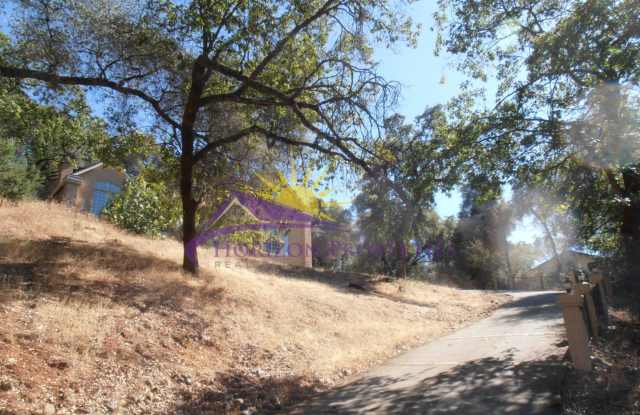 Spacious Unique 4 Bed 3 Bath 3,065sqft Three Story Cameron Park Home Gallery 3