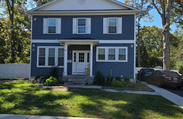 12 Bedrooms!!!!!! Now showing for 2026-2027 school year! Move in 06-01-2026 photos photos