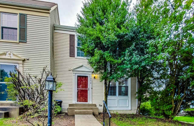 Beautifully maintained end unit Townhouse located in Stonebridge subdivision! photos photos