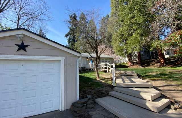 Beautifully updated Ashland home Near SOU | Available June photos photos
