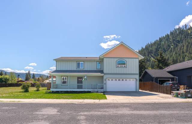 Bright & Spacious 4-Bedroom Haven Just Minutes from Leavenworth Village photos photos