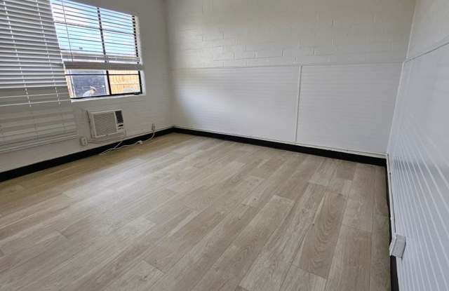 IMPERIAL CORNER APARTMENTS -$299 Move-In Special! Gallery 4