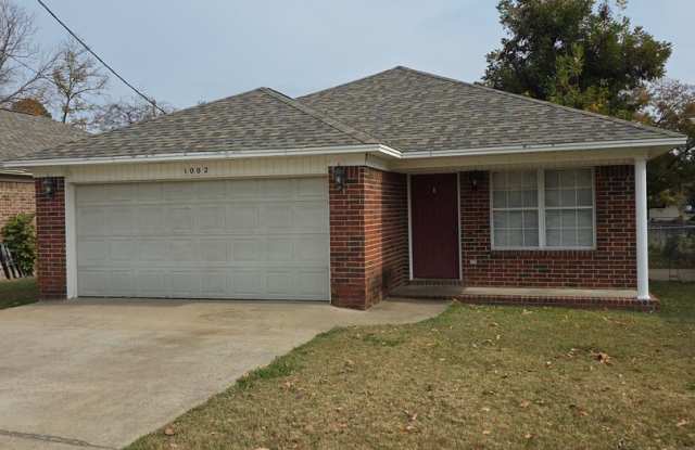 1002 N Greenwich Ave photos photos