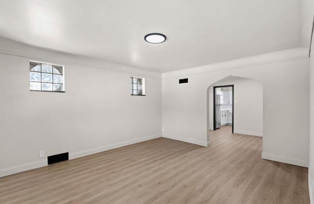 Freshly Renovated 5BR/3BA Single-Family Home – 3,000 Sq Ft of Space! Gallery 3