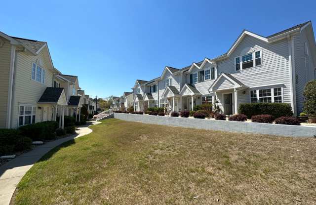 Charming 2-Bedroom, 2.5-Bath Fully Furnished Townhome Available East of 17 Gallery 3