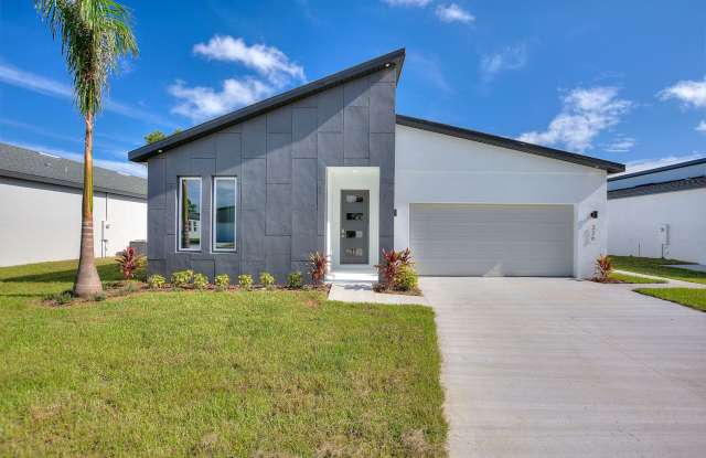 4 Bed / 2 Bath with Fenced Yard in Winter Haven, FL (Deposit Free Options Available!) photos photos