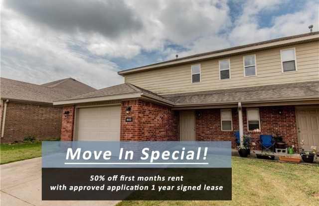 902 Oakwood  ST photos photos