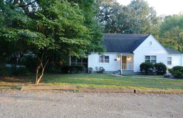 948 Palm Dr - 948 Palm Drive, Winston-Salem, NC 27106