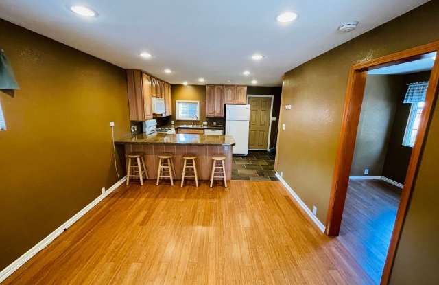 Pet friendly 1 bed 1 bath cabin Gallery 4